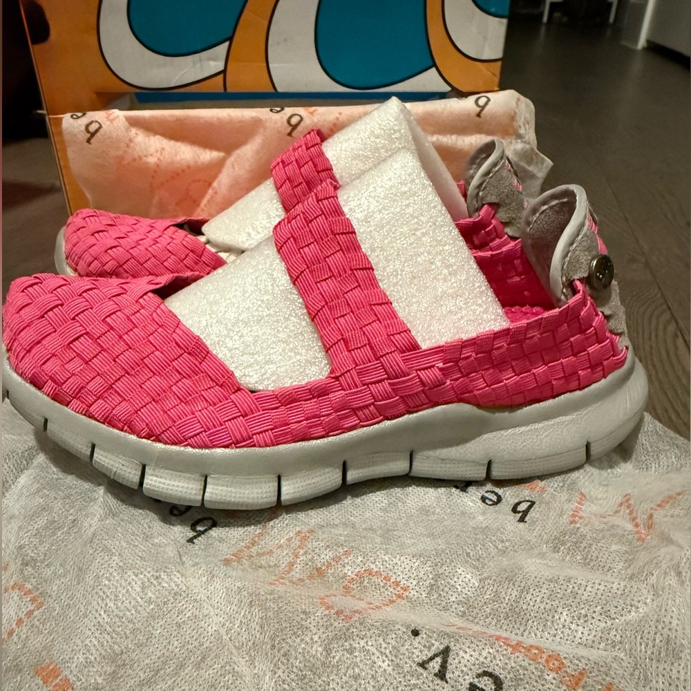 Bernie Mev Kids Pink Woven Slip-On Sneakers : NIB. Size 7 / 35 - Picture 1 of 5
